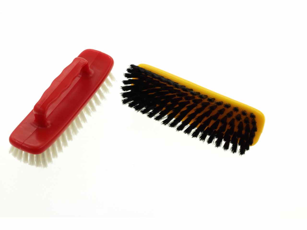 SPAZZOLA PER SCARPE CON MANICO 180 SPAZZOLA PER SCARPE CON MANICO 180