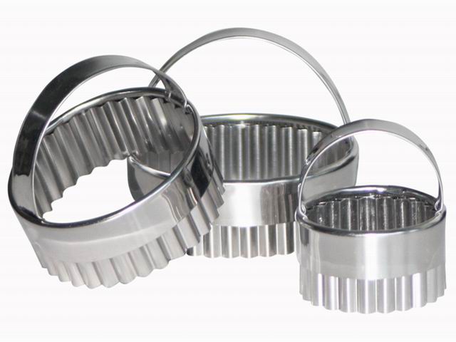 TAGLIAPASTA 3 FESTONATO  INOX  04 12 24