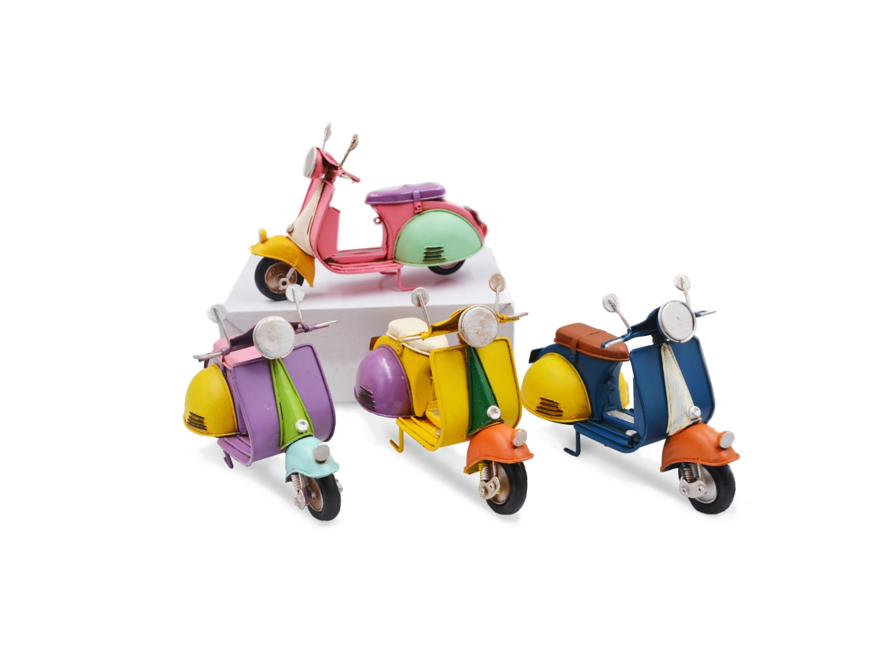 VESPA IN METALLO 12CM 8895A