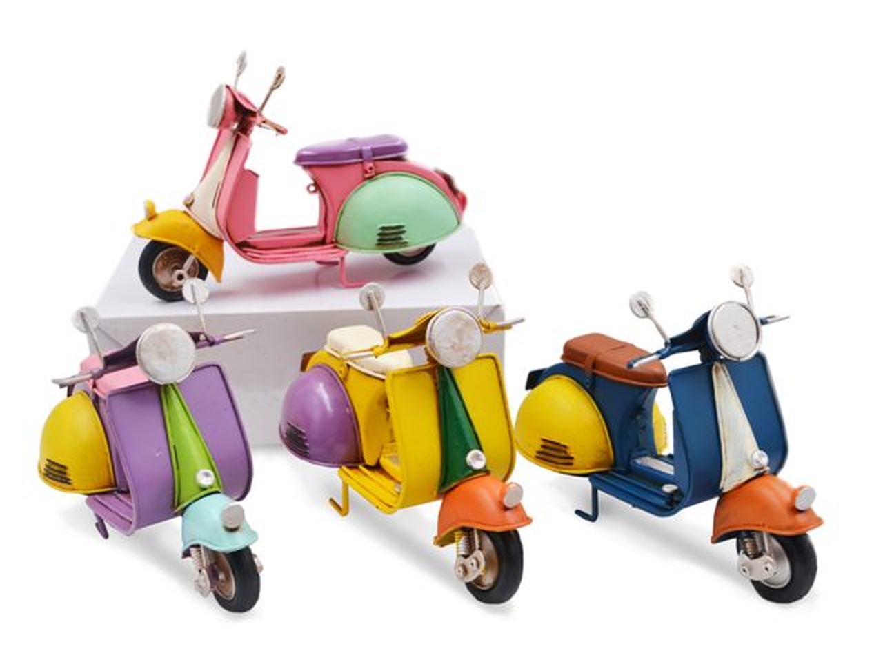 VESPA IN METALLO 17CM 8895B