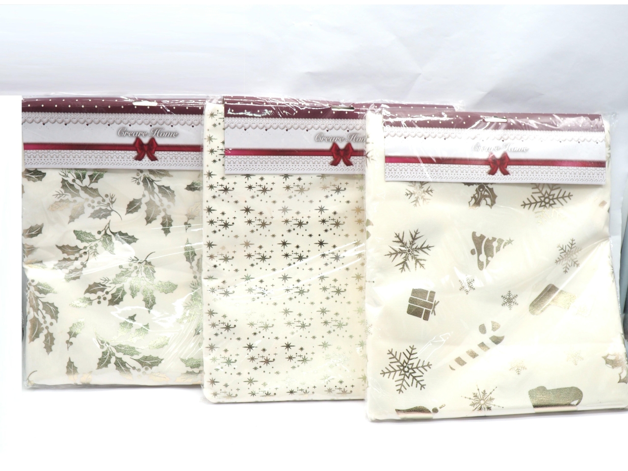 TOVAGLIA 140X240CM PANNA C/DISEGNI ORO ASS. TOVAGLIA 140X240CM PANNA C/DISEGNI ORO ASS.