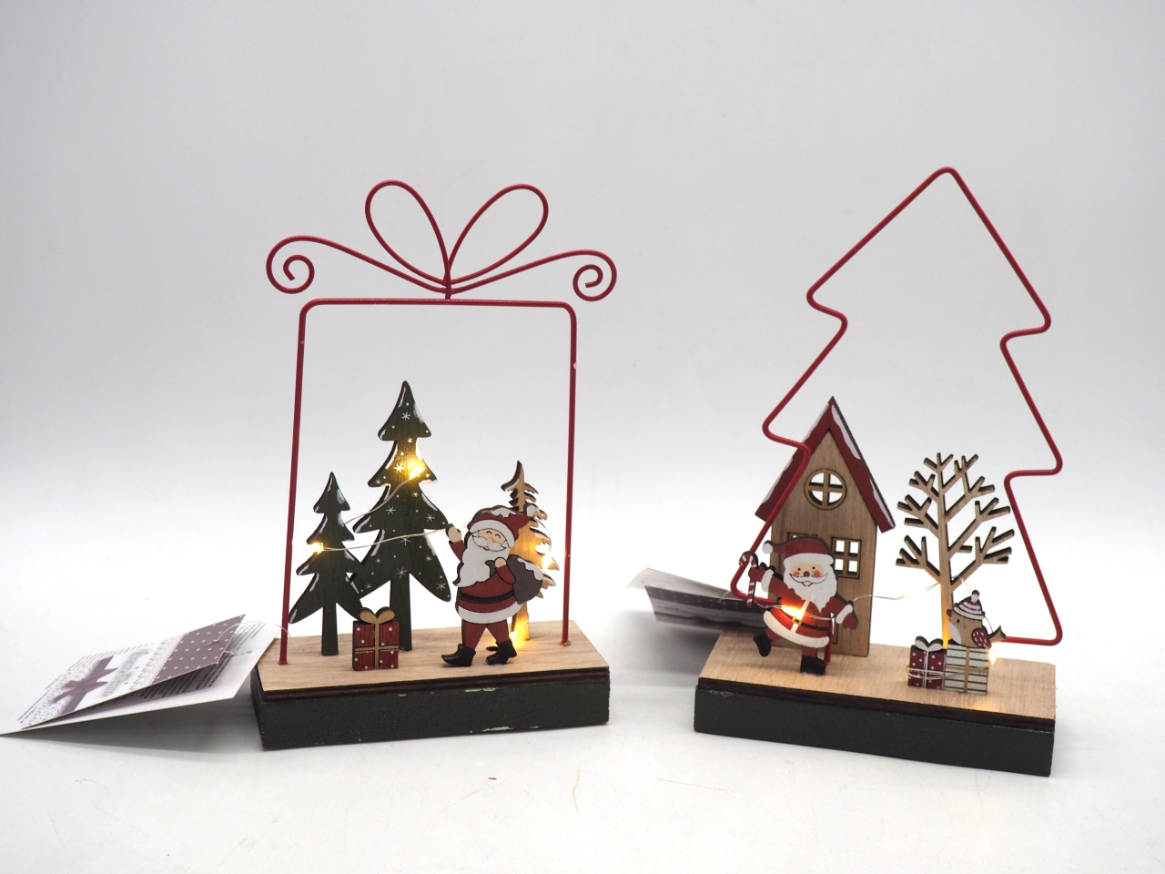 DECORAZIONE METALLO 18CM C/LUCI E BASE LEGNO 2ASS.