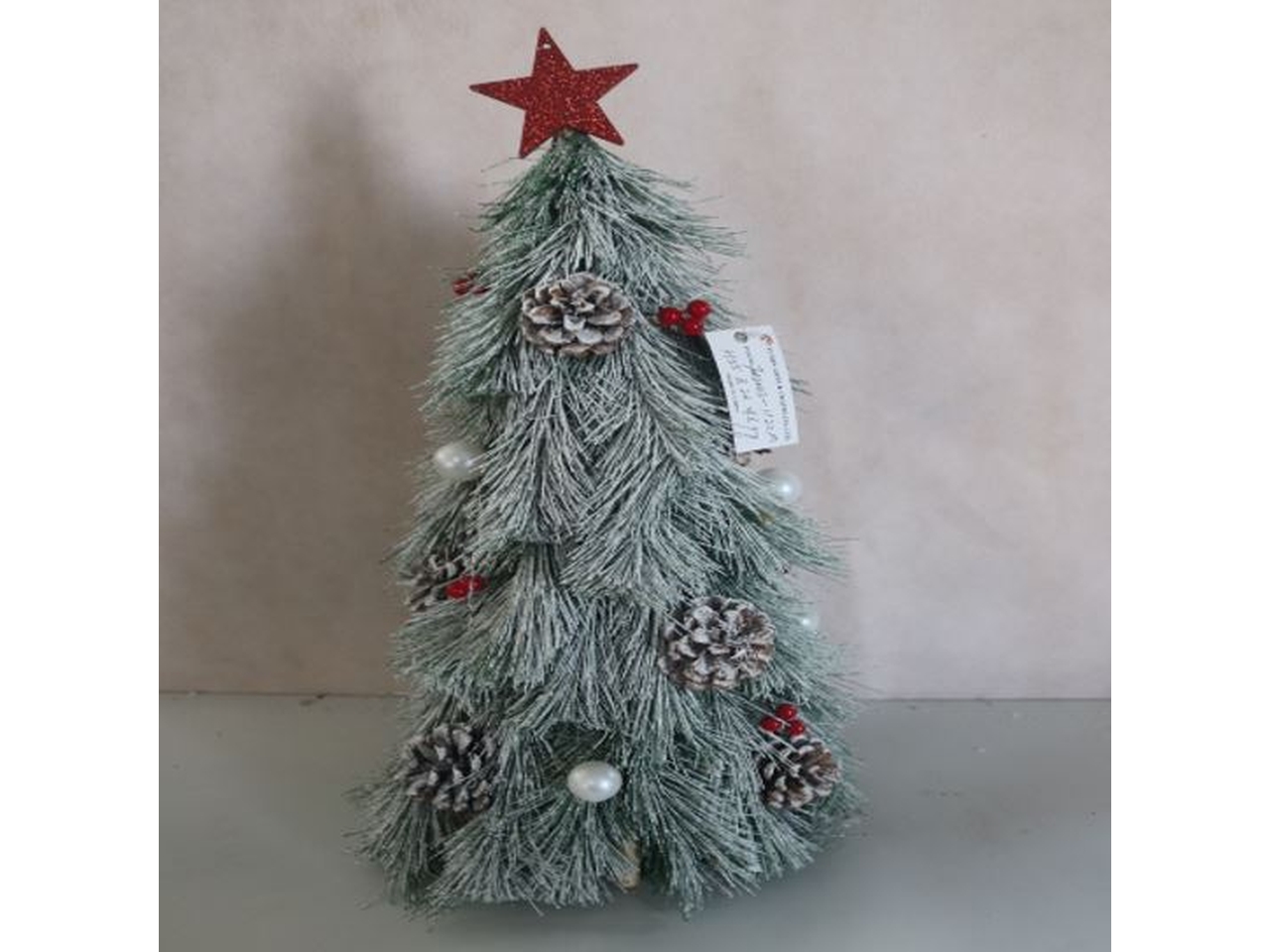 ALBERO 55CM INNEVATO C/BASE IN LEGNO, PIGNE E BACC ALBERO 55CM INNEVATO C/BASE IN LEGNO, PIGNE E BACC