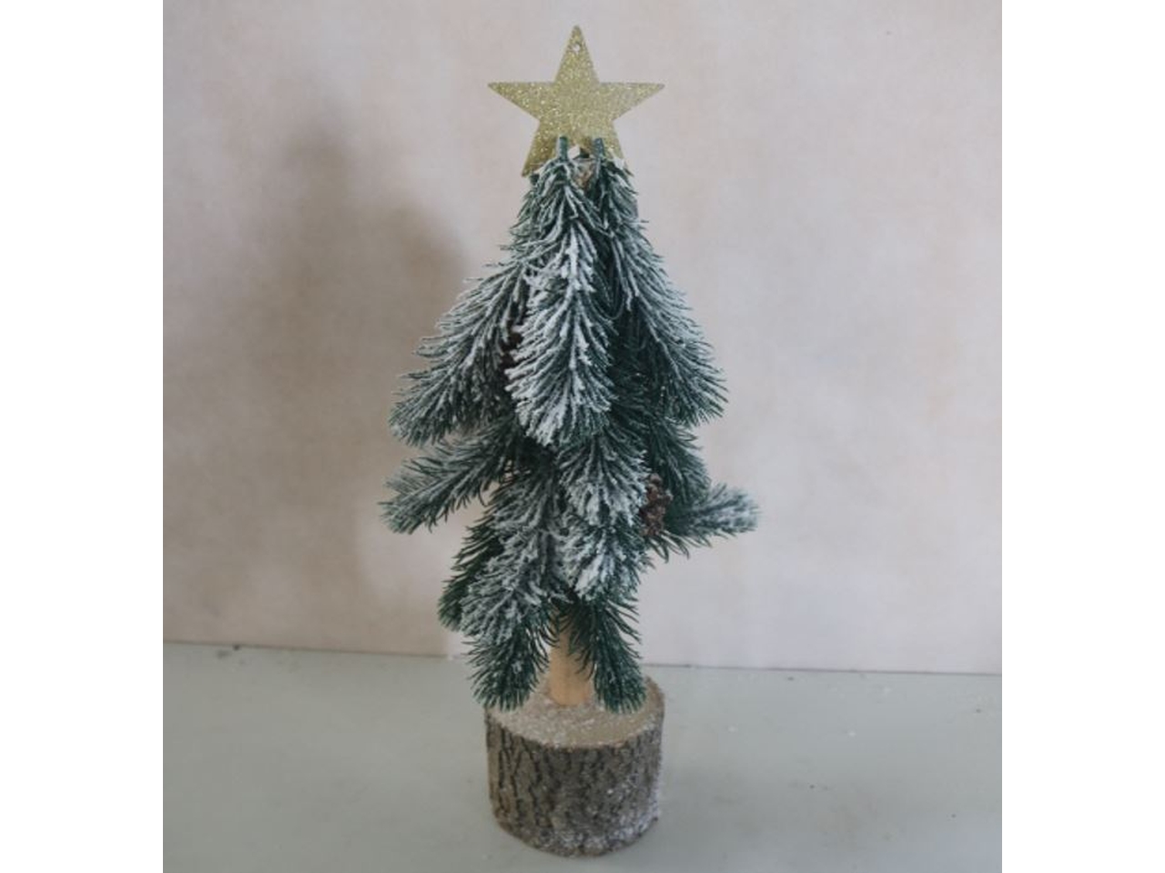 ALBERO 46CM INNEVATO C/BASE IN LEGNO, PIGNE E BACC ALBERO 46CM INNEVATO C/BASE IN LEGNO, PIGNE E BACC