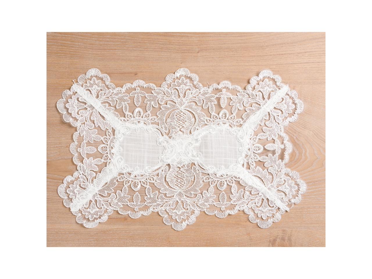L.DIANA CENTRINO C/PIZZO 30X45CM TS60314